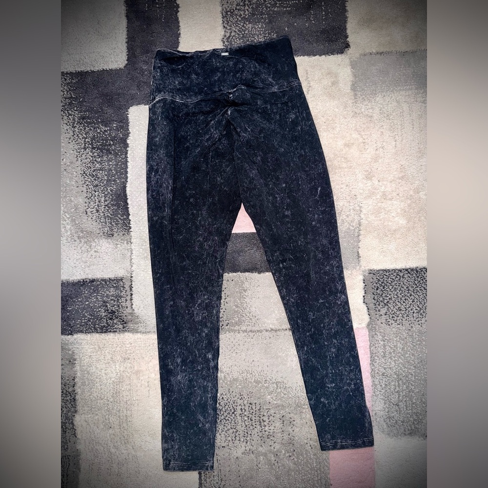 PINK Victoria's Secret Charcoal Yoga Leggings high waist Medium NWOT Acid wash